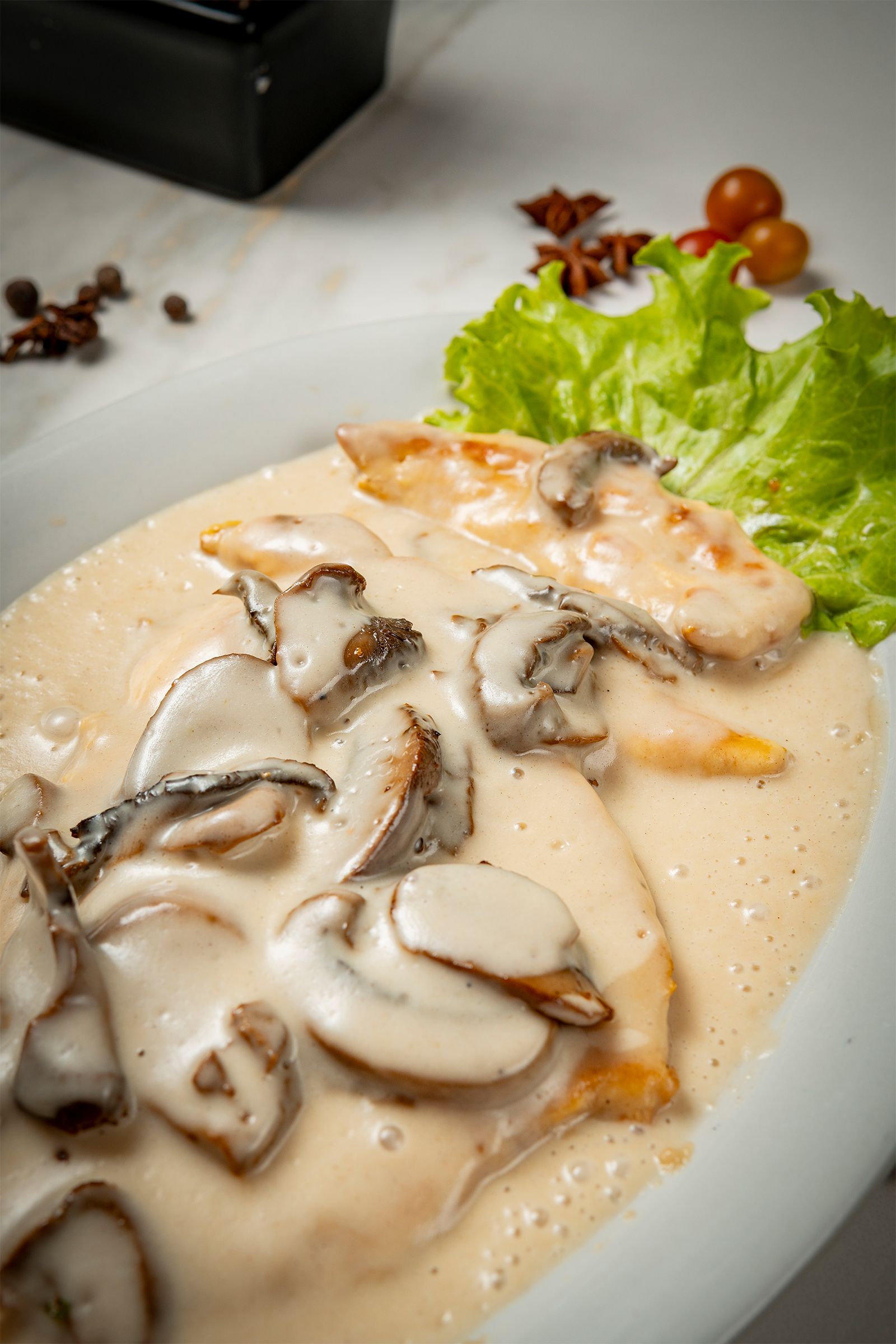 Pollo en Champiñones - Casa de Banquetes Shaddai